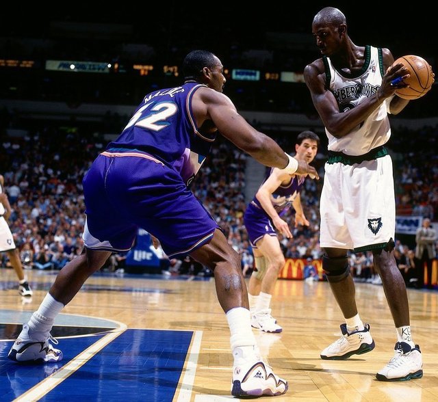@onfootarchives on Instagram: “Nike Air Garnett worn by Kevin Garnett and APEX signature shoe worn by Karl Malone • 1997/8” (113121)