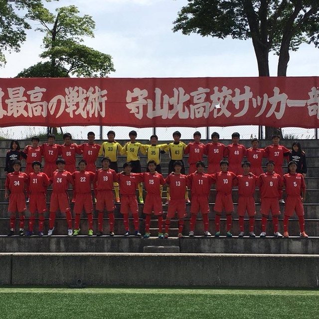 黒田朋樹 on Instagram: “守山北高校のサッカー部を引退しました。選手権の伊吹の試合出てへんけど、負けた瞬間色んなこと思い出してきて泣いてしまった。でも、それくらいこのサッカー部での3年間は濃いものでした。朝や水曜日は走りで、1年時も辻先生にめちゃくちゃ走らされて、ほんまにえらかったし、下手くそやから、周りに言われたりしてやめたいって思うこともあった。でも、3年間続けられたのは、チームメートとか母親、指導者、マネージャー、保護者、先輩方や後輩のおかげやと思います。…” (113568)