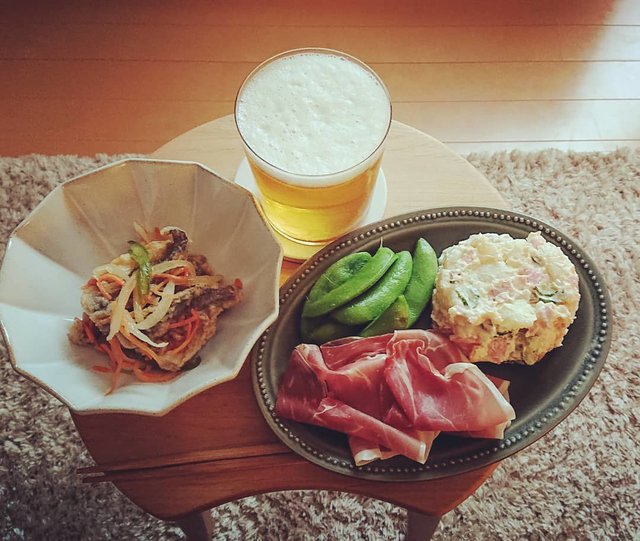 451_a on Instagram: “家のーみー  お家だからこその組み合わせ❤️ #ポテトサラダ #セブンイレブン #スナップえんどう  #生ハム #成城石井 #あじの南蛮漬け #東急ストア #ビール #泡麦 #西友  このあと #ニッカウヰスキー #ハイボール  #シンプルごはん #シンプルな暮らし…” (115731)
