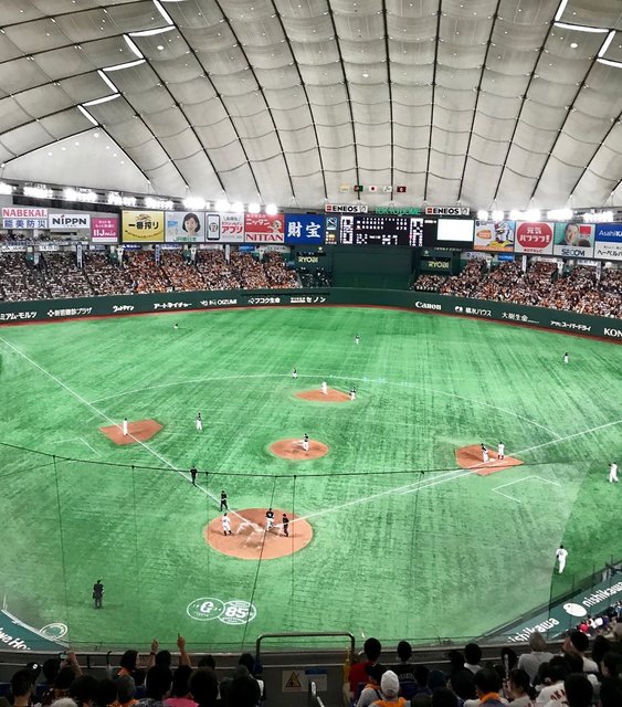 梅山幸二 on Instagram: “今年17回目の野球観戦は 交流戦の優勝がかかった東京ドーム⚾️ ホークスの優勝見れるかな。 丸の猛打賞とか、厳しい展開?  柳田がいない状態で優勝争えるとか ほんと層が厚いな〜  今日落としたら明日は菅野やから 決めて欲しい！  #交流戦…” (115894)