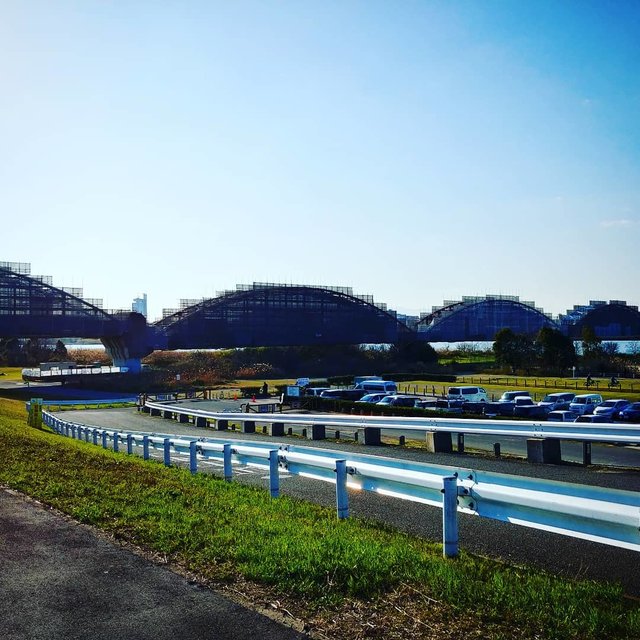 蹴ったらマシン on Instagram: “違う場所に見える。#淀川河川公園” (116849)