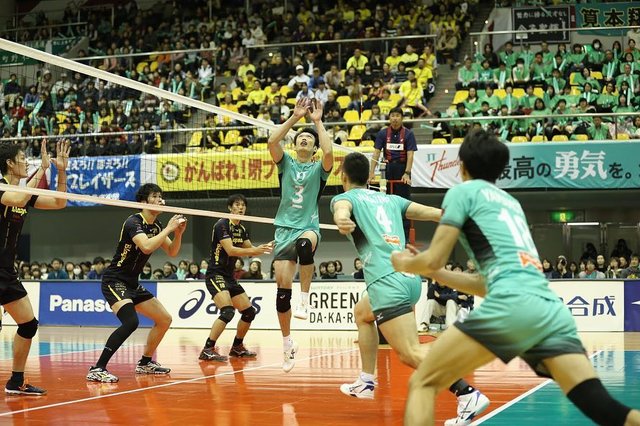 一般社団法人日本バレーボールリーグ機構 on Instagram: “【スワイプしてコマ送りできます】 トスの精度が勝敗を分けると言っても過言ではない! 多彩な攻撃を生みだすトスにも大注目!!! . 男子V.LEAGUEの開幕は10月26日（金）! . #バレーボール #バレー #バレーボール大会 #volleyball #volley #?…” (117237)