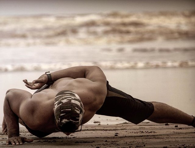 OMKAR_KOTALKAR on Instagram: “One Hand Push up to get that xtrem press on  hand?? #kaigreene #bodybuildingmotivation #bodytransformation #bodybuilding #shredded…” (117649)