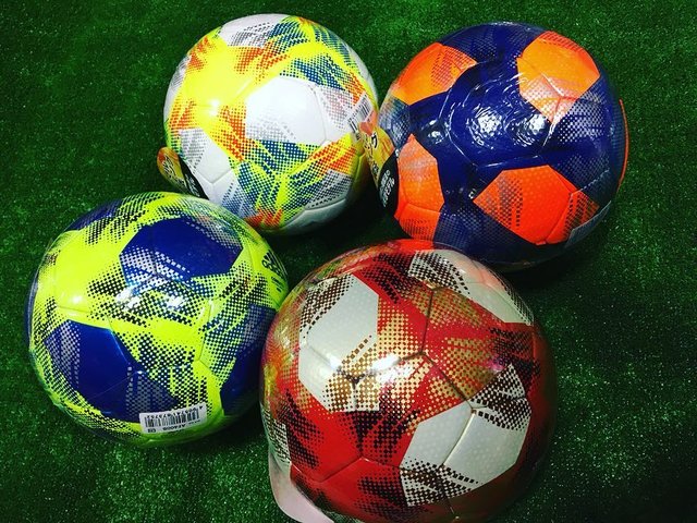 モリスポ ウィナー近江八幡店 on Instagram: “#2019年  #FIFA  #世界基準  #コネクト19 #サーマルボンディング製法  #レプリカボール #ディンプル #くぼみ  1月発売NEW COLOR 発売中。 4枚目、転がってます。 どれも芝に映えていい感じ。 ーーーーーーーーーーーーーーーーー #ADIDAS…” (119015)