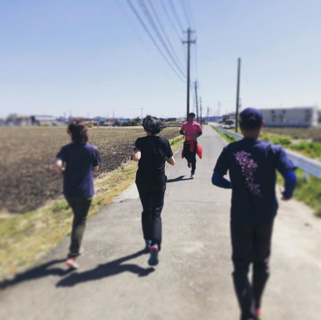 松本佳香 on Instagram: “お昼休みのマラソン部桜のほころびはじめたマラソン日和?山元町の空気は気持ちいい♪#山元町 #マラソン #亘理マラソン #同僚 #一緒に走ろう” (119852)