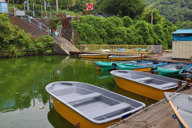 Souther Boats on Instagram: “相模湖 小川亭様でも サウザー330がレンタル出来るようになりました。  本日 相模湖の小川亭様に サウザー330レンタルボートを 納めさせて頂きました。  昨年 訪問した際に ボートを見て頂き  このボート カッコイイな！と 社長の小川さんに 仰って頂いたご縁から…” (120454)