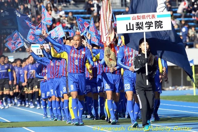 山梨学院パブリシティセンター on Instagram: “第96回全国高校サッカー選手権大会の開会式が行われ、2年連続6回目の出場となる山梨学院高校も堂々と入場行進を行いました。#山梨学院#山梨学院高校#山梨学院高校サッカー部 #全国高校サッカー選手権大会 #全国高校サッカー#サッカー#選手権” (120699)