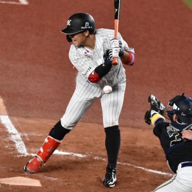 My Baseball Pics⚾️ on Instagram: “無観客だとデッドボールで悶絶してる時の声もモロに聞こえそう…かわいそうだけど?2019.8.30 ZOZOマリンスタジアム..#鈴木大地 #千葉ロッテマリーンズ #楽天イーグルス #デッドボール#死球#baseballpics#野球場へ行こう” (121203)