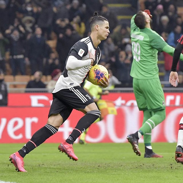 Juventus Football Club on Instagram: “? CR7 ? #MilanJuve #CoppaItalia #FinoAllaFine #ForzaJuve” (121621)