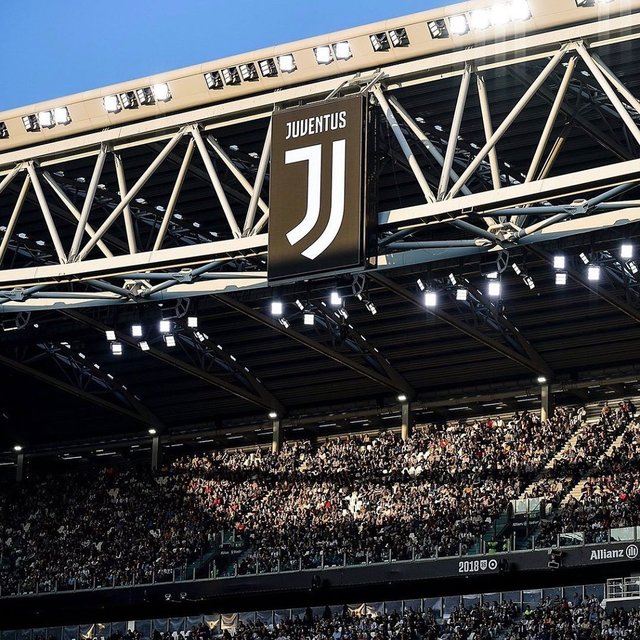 @yoshitohyama on Instagram: “#FinoAllaFine . もう何十年もトリノへ行ってない。 . 06-07に取り壊されたスタディオ・デッレ・アルピ（直訳すると「アルプスのスタジアム」）しか知らない世代。 . 現アリアンツ・スタジアムへ行くことを目標に今年は生きてみよう。 . . . #juventus…” (121645)