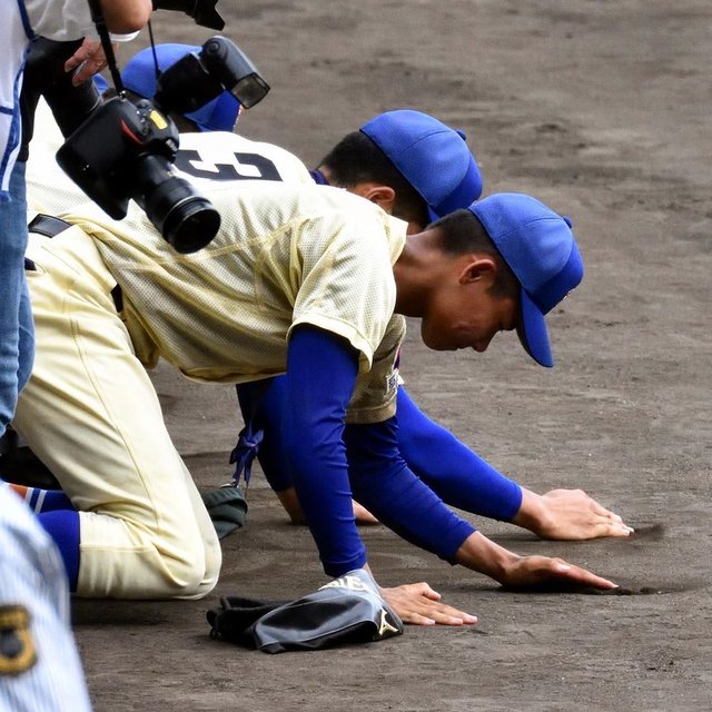 Yutaka Motoi on Instagram: “また来年、その雄姿を甲子園で見せてください?3年生は次のステージで甲子園の経験を生かして更なる活躍を❗️ #第101回全国高等学校野球選手権大会 #決勝戦 #敗者 #甲子園 #甲子園の土 #星稜 #最後の夏” (122482)