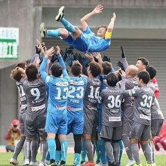 よかあんばいJAPAN on Instagram: “巻選手いや～素敵な引退試合でした！同じ高校てのが誇らしい(*^^*)#巻誠一郎　#巻誠一郎引退試合 #大津高校サッカー部 　#くっしー久しぶり　#笑顔スタジアム　#フリューゲルスファン” (122616)