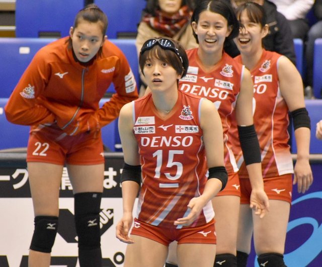 Ayaka’s Instagram photo: “なんか昔のパイロットみたいで可愛い笑 （伝われ）  #鍋谷友理枝 #鍋谷友理枝選手 #デンソーエアリービーズ #densoairybees #denso #vリーグ #vleague #ワールドカップバレー #火の鳥Nippon #東京オリンピック #volleyball…” (122685)