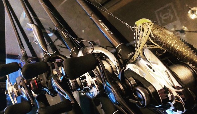 TOMO on Instagram: “. ✴︎ 自己満タックル?  これだけで◯◯万  こだわり出したら金掛かるなぁー? ✴︎ #bassfishing#blackbass#fishing#lakebiwa#japan#instagood#f4f#fishgram#shimano#jackall…” (123710)