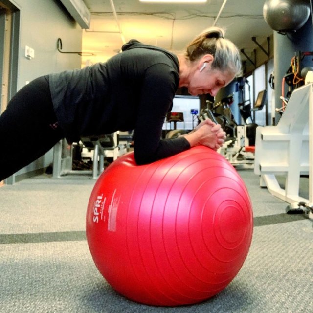 Heike Yates ☆Fitness Warrior ☆ on Instagram: “I love the ball. It's so versatile, fun, and challenging. ?⁠ ⁠ Improves balance and overall muscle tone. You’ll work muscles you never knew…” (125565)