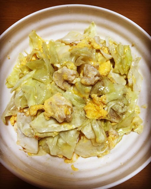 yasushi ishikawa’s Instagram post: “今日はキャベツと卵のマヨネーズ炒め連日キャベツ料理ですけど、キャベツは身体にいいから、いっぱい食べましょうのー??#料理男子#キャベツと卵#マヨネーズ炒め#野菜炒め#身体にいい” (126311)