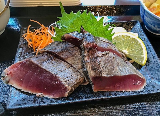 ばらさんインスタもーど’s Instagram post: “高知県　土佐黒潮ひろば「カツオのたたき」「ひろめ市場」前にある土佐黒潮ひろばで食べたカツオのたたき。2019年11月24日撮影#高知県 #高知観光 #高知旅行 #カツオのたたき  #kochi #travel #ryoma #Canon #sx700hs” (126318)