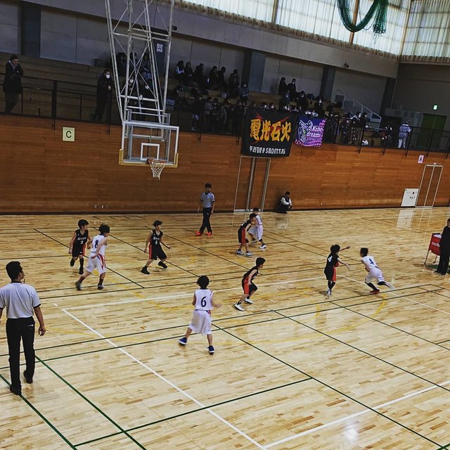 なほ on Instagram: “今日は朝から知り合いの人がやってる足つぼマッサージへ。 あたしはいつも営業時間外で7時からの予約。笑 痛みに慣れた時もあったけど、 最近またあちこち痛みが急上昇。笑 毎回痛い(悪い)ところ多すぎるな。。 その後そのままミニバスの試合へ。…” (127110)