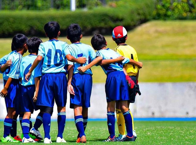 Yuuki’s Instagram photo: “円陣前、キャプテン待ち#過去pic  #サッカー#サッカー少年#d500#Nicon #football#photography #写真好きな人と繋がりたい #写真を撮る人と繫がりたい #少年サッカー#コロナばっかりで気が滅入るからカッコいい背中貼ろうぜ” (127368)