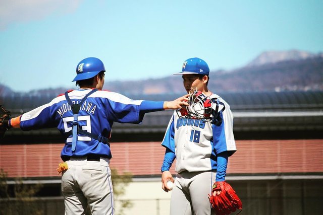 緑川大陸 on Instagram: “皆さん！！ この写真で一言！！！笑  一番グッときたコメントはストーリーでメンションさせていただきます！！ 締め切りは10日の18時まで！  #ピッチング練習 #少年野球 #野球指導 #コーチ #ブルペン #ブルペンキャッチャー #キャッチャー #キャッチング…” (127776)