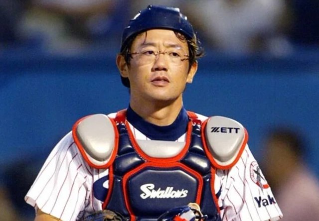 戸村  拓己 on Instagram: “捕手ーリードー５  例ー続きー  こんな状態にならないためにも まずは試合前のブルペンで、 捕手から、  今日のストレートは良い。  このストレートを 勝負どころで使いたいから、 場所によっては、 「カーブの連投」など 極端な配球を 要求していくこともあるよ。  と自分の考えを…” (127800)