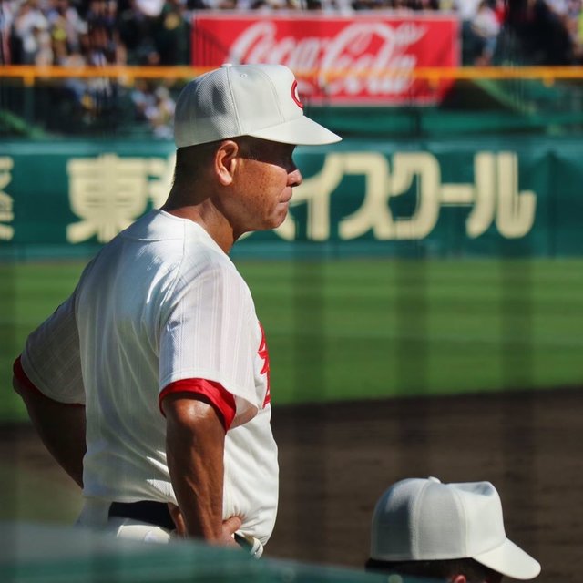 @baseball_2896 on Instagram: “✩.*˚高嶋監督の仁王立ち横バージョン♡#高嶋仁 #監督#智辯和歌山#名誉監督#よしもとクリエイティブエージェンシー#仁王立ち” (128645)