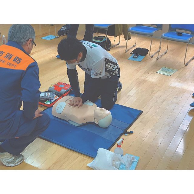 多種目スポーツスクールJJMIX on Instagram: “【救命講習会】  先日、埼玉地区指導員全員で、救命講習会に参加をさせていただきました。  リーフラススポーツスクールでは、スクール中や大会、合宿などで、子ども達に万が一のことがあった場合、指導員が適切な対応を取れるよう、毎年講習を受講しております。…” (128693)