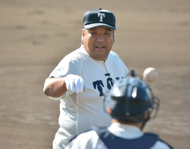 いと ま on Instagram: “あれだけの名将にもかかわらず妙に可愛らしいとかいった感想で愛されている監督さんですが笑、試合後誰よりも率先してスタンドに深々と礼をし、それに倣って選手が続く、という場面がありました。  2018.10.3 .  #高校野球 #西谷監督  #西谷浩一 #大阪桐蔭 #福井国体…” (128847)