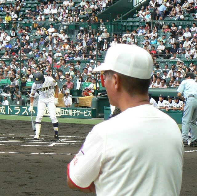 田中雅博 on Instagram: “甲子園、高校野球観戦思い出シリーズ⑦ 高嶋　仁　名誉監督（智辯学園、智辯和歌山） 2009年8月20日VS都城商戦 いつもと変わらずベンチ前で仁王立ち ベンチの中では、打って変わってもの凄い声が聞こえてくる。  #野球愛  #甲子園球場  #高校野球観戦  #高嶋仁…” (129168)