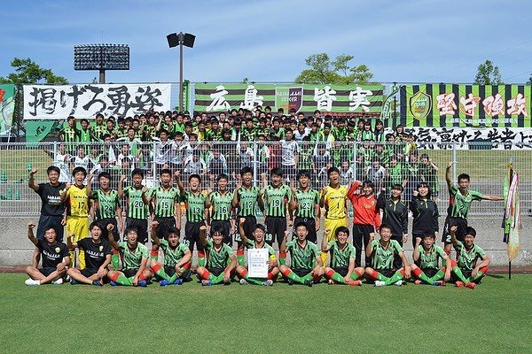 footies! フッティーズ！’s Instagram photo: “【#全国強豪校FILE⚽️】﻿﻿﻿ 広島県 広島皆実高校﻿ ﻿「持ち味の『堅守強攻』で3年ぶりのインターハイへ」﻿﻿ ﻿﻿ ﻿ ?県立﻿﻿ ?広島県広島市﻿ ?1947年設立﻿﻿ ?部員数100人﻿ ?2019年 プリンスリーグ中国所属(Aチーム)﻿﻿ ?選手権最高戦績…” (129341)
