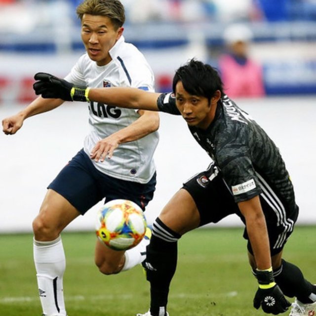 @websportiva’s Instagram post: “.﻿ 山添敏央●撮影　photo by Yamazoe Toshio﻿ ﻿ ﻿ ﻿ ﻿ 横浜FMに欠かせなかった２つのピース。﻿ 特異なスタイルを完成させた﻿ ﻿ ﻿ ﻿ ﻿ #soccer #サッカー #football﻿ #Jリーグ #jleague #横浜Fマリノス…” (130403)