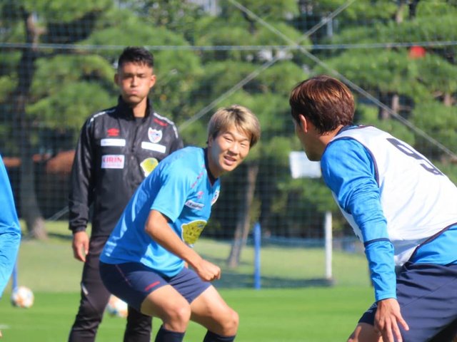 @mhtj26 on Instagram: “最後の１秒まで。全力で。全員で。#fctokyo #last4 #永井謙佑 選手 #渡辺剛 選手” (130406)