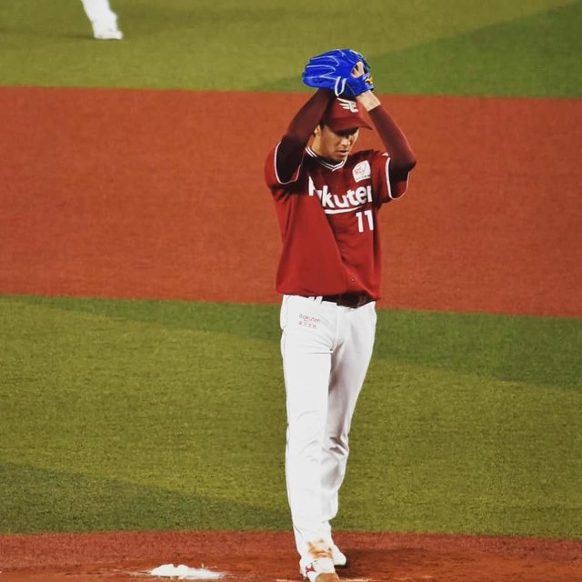 にゃーにゃ on Instagram: “王子はワインドアップを貫いて欲しいし貫くと思う??これぞピッチャーっていうフォームだしわたしは好きだな〜、今5人しか居ないワインドアップ投手がイーグルスに2人居るのは誇りですな? #球辞苑 #ワインドアップ #ピッチャー #岸孝之 #東北楽天ゴールデンイーグルス…” (130502)