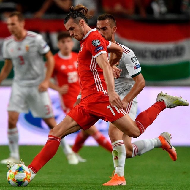 Gフォーム/トゥルーソックス　　?タキス?’s Instagram post: “Posted @withregram • @garethbale11 Not the results we wanted over the last couple of games but there’s still everything to play for at…” (131335)
