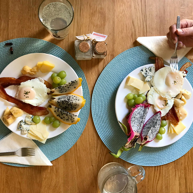 Taka Razzi on Instagram: “Hubby (@harksongs ) cooked this morning ? after our morning run.  These exotic fruits are delicious!  Healthy eating and have a great…” (132129)