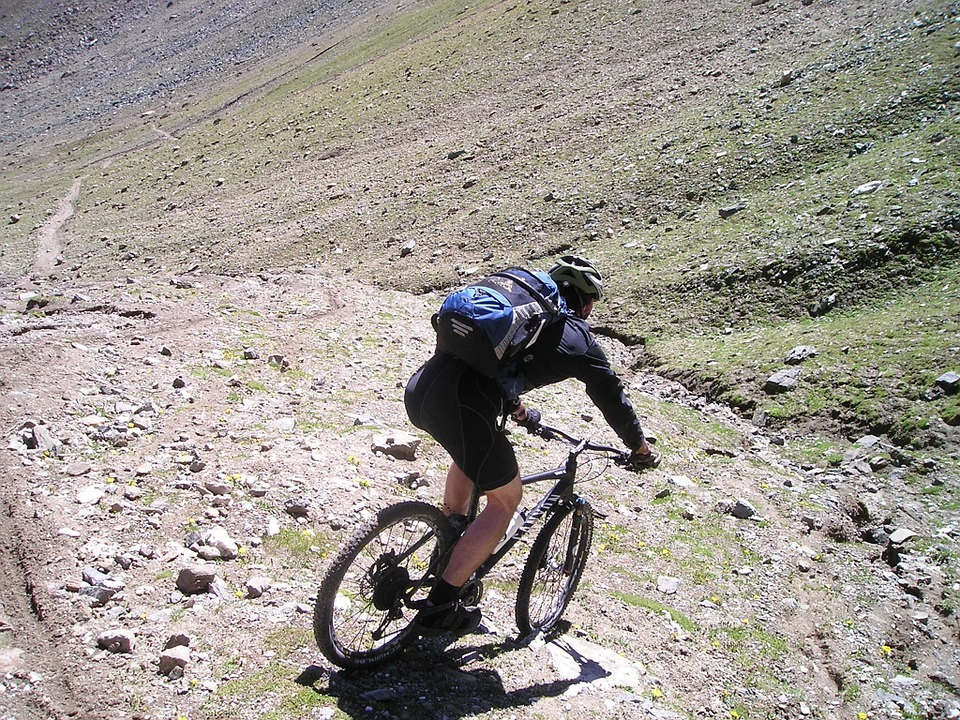 ドロッパーシートポストとは？自転車のサドルを上下する仕組みを解説！