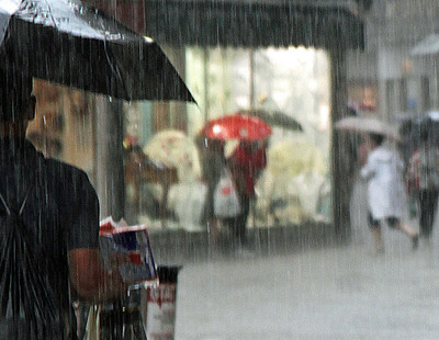 降水量50mmはどのくらい？大雨警報レベルの雨量による生活の影響とは？