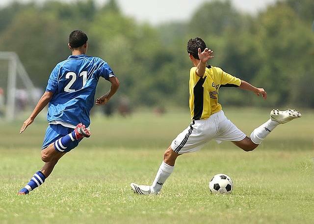 インステップキックの正しい蹴り方と練習方法！サッカー上達ガイド