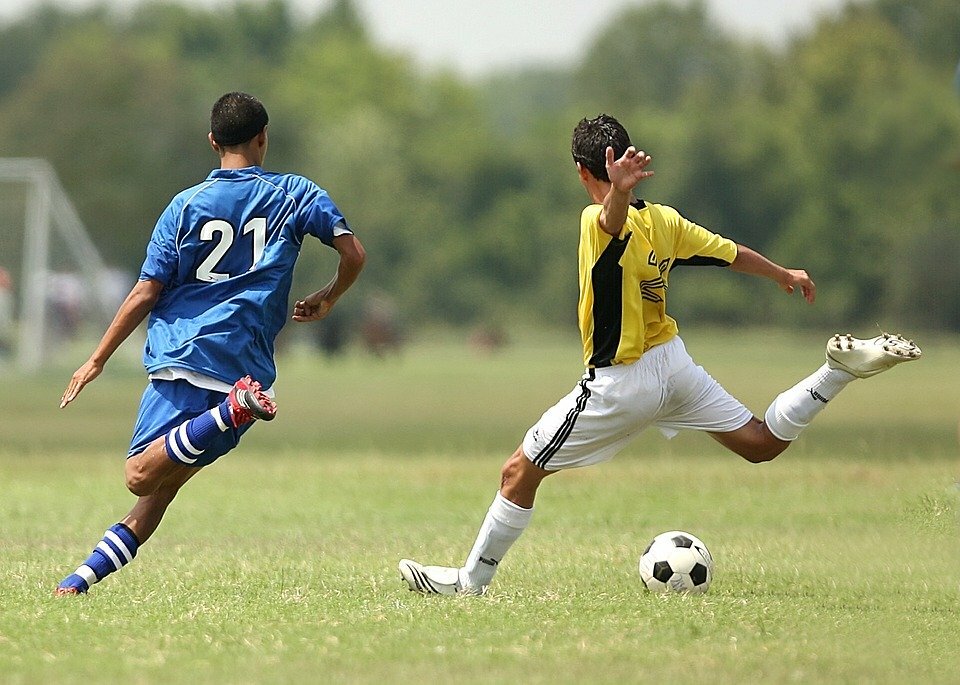 サッカーの21番の背番号が持つ意味とは？どんな選手がつけるの？