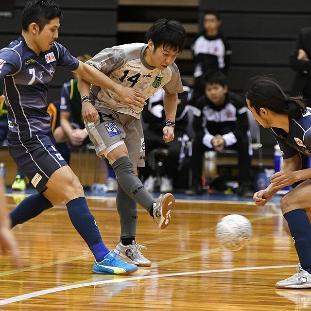 トーキックの蹴り方！コツや練習方法を解説【サッカー上達ガイド】